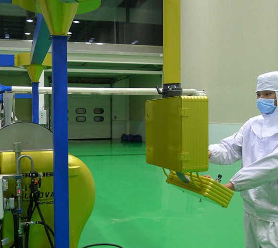 公司擁有三條原裝進(jìn)口冷榨橄欖油加工生產(chǎn)線(xiàn)，兩條德國(guó)福樂(lè)偉和一條意大利貝亞雷斯單一品種生產(chǎn)線(xiàn)，日加工鮮果能力達(dá)560噸，通過(guò)低溫純物理冷榨最大..