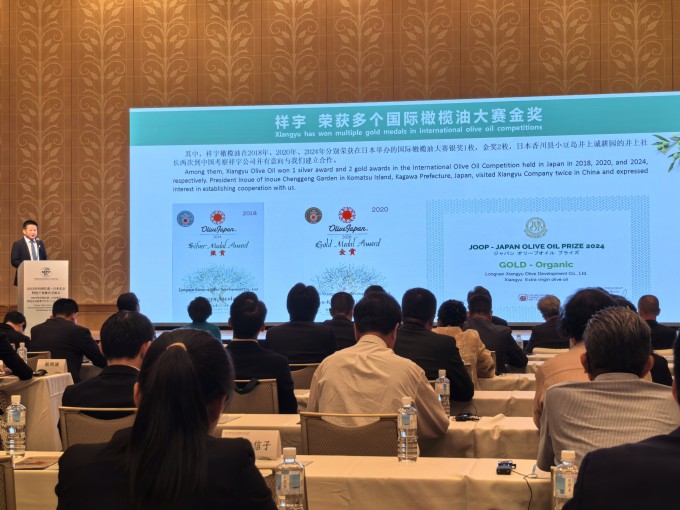 6月18日，由中國(guó)甘肅省人民政府主辦、中國(guó)國(guó)際貿(mào)易促進(jìn)委員會(huì)甘肅省委員會(huì)承辦的“..